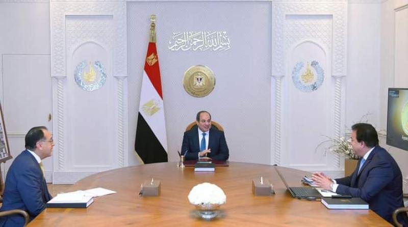 الرئيس السيسي يعقد اجتماعاً مع رئيس الوزراء ووزير الصحة لمتابعة تطورات تنفيذ برامج العلاج على نفقة الدولة