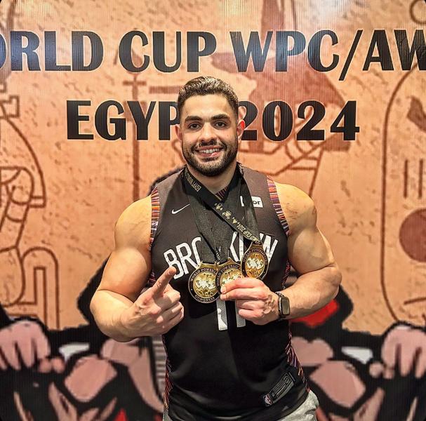 البطل المصري مصطفى هشام العراقى يتوج للمرة الرابعة ببطولة العالم للقوة البدنية WPC