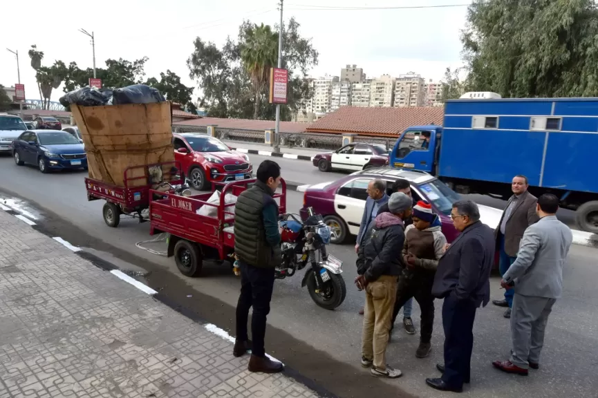 محافظ الدقهلية: بسبب الازعاج والصوت العالي.. مصادرة توكتوك ومصادرة تريسكل أحد النباشين