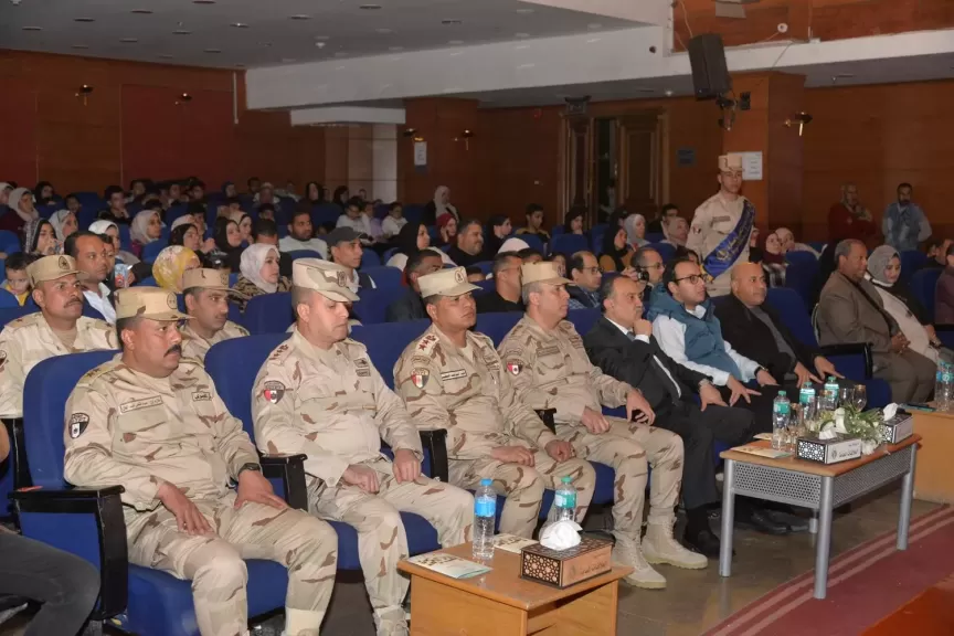 محافظ أسيوط يشهد العرض المسرحي ”حازم حاسم جداً” على مسرح قصر ثقافة أسيوط وسط حضور جماهيري كبير