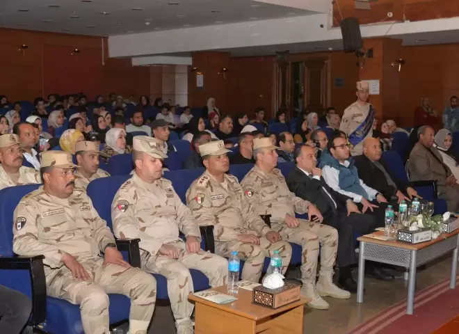 محافظ أسيوط يشهد العرض المسرحي ”حازم حاسم جداً” على مسرح قصر ثقافة أسيوط وسط حضور جماهيري كبير