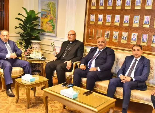 محافظ أسيوط يلتقي وفد مجلس مدارس سنودس النيل الإنجيلي لبحث سبل التعاون والمشاركة المجتمعية لتحسين الأداء بالمدارس