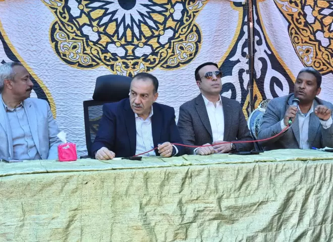 محافظ أسيوط يواصل لقاءاته الجماهيرية ويلتقي أهالي قرية نزلة باقور بمركز أبوتيج