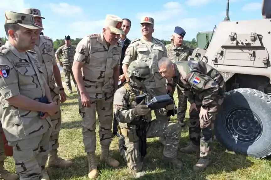 رئيس الأركان يعود إلى أرض الوطن بعد إنتهاء زيارته الرسمية لدولة فرنسا